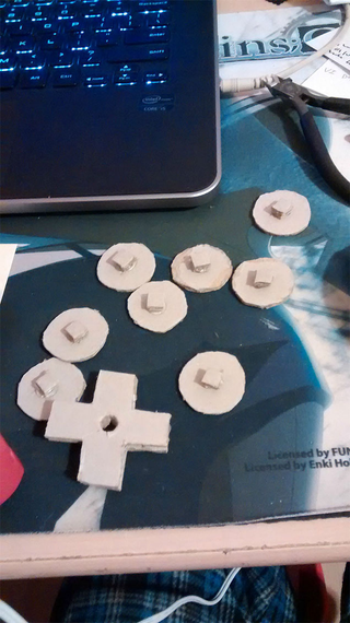 Illustration for article titled How To Make Your Own Crappy Arcade Stick Out Of Old Junk